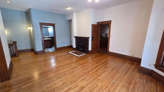 Photo - 3 bed - 1 bath One block from Grand Ave in St. Paul Unit B