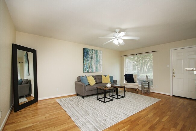 Photo - 2208 Morse St Unit 4