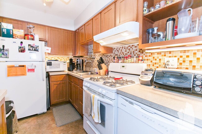 Photo - 3620 N Pine Grove Ave Unit 302