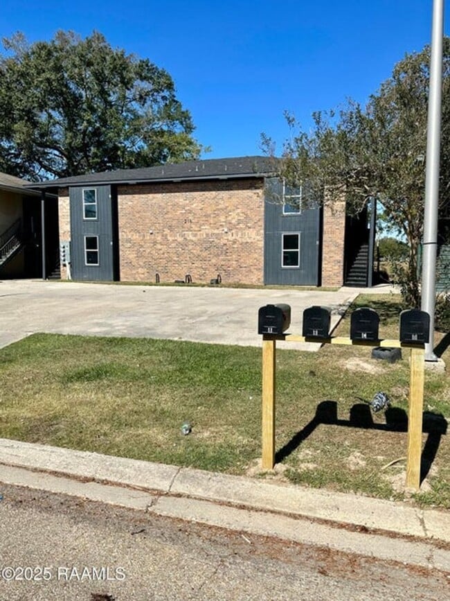 Building Photo - 216 Marigny Cir Unit B