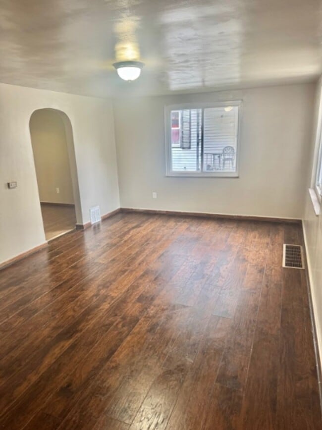 Photo - 350 Wylie Ave