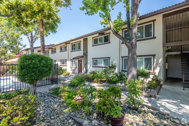 Photo - Granada Apartments