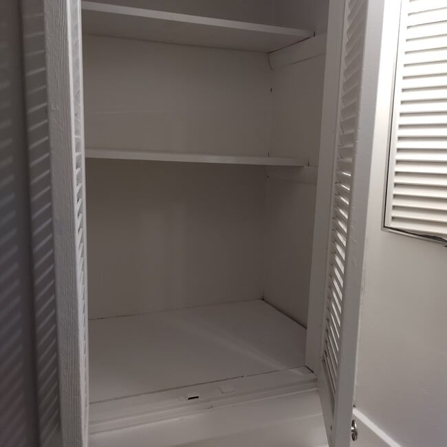 HUGE BATH CLOSET