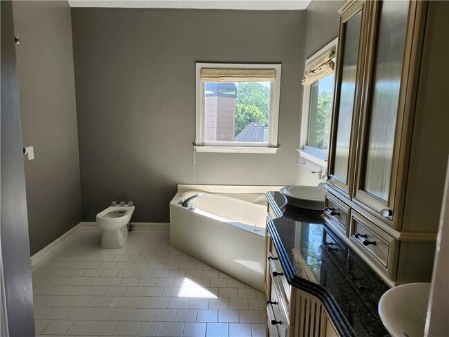 Photo - 2456 Tyne Terrace SE