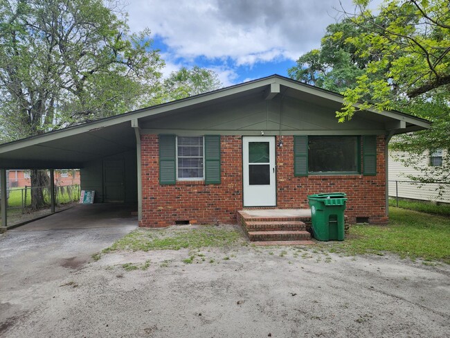 Building Photo - 3 Bedroom/1 Bath Home in Valdosta