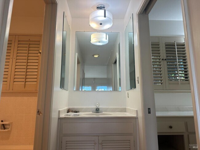 Photo - 121 Knoll Pl