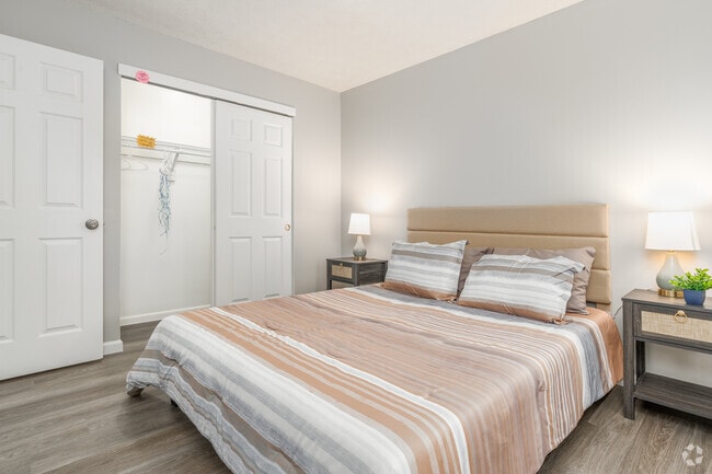 2BR, 1BA - 750SF - Bedroom