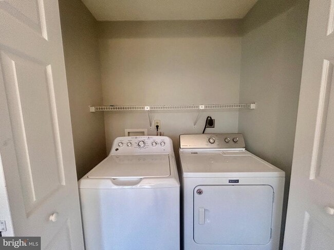 Photo - 127 Copperfield Ln