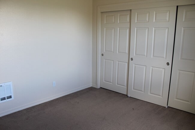 Building Photo - 304 N Willow St Rental