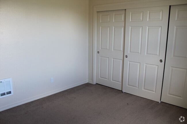 Building Photo - 304 N Willow St Rental