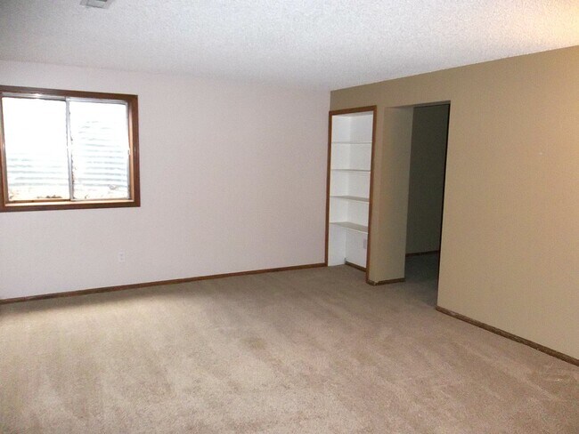 Photo - 2056 Westbourne Dr