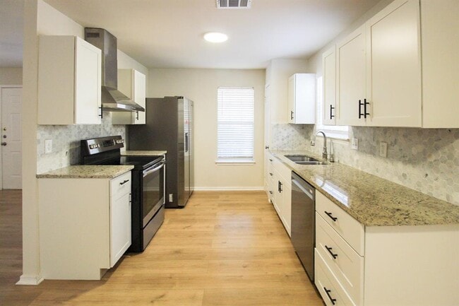 Photo - 6907 Stonleigh Pl