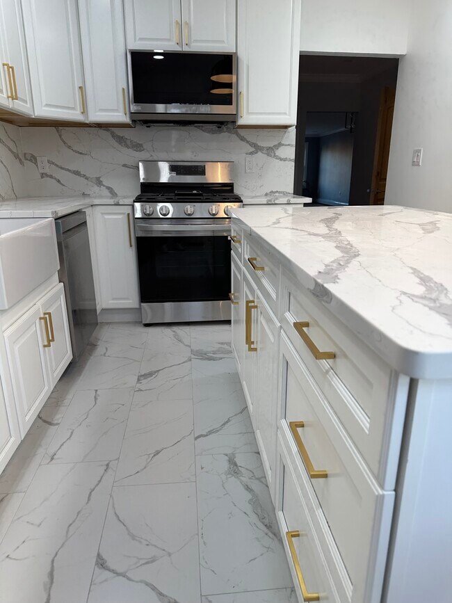 Quartz countertops, dishwasher - 859 Avenue C House