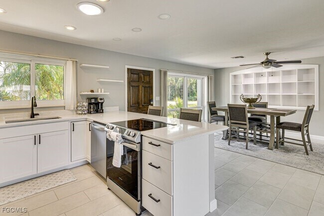 Photo - 15340 River by Rd