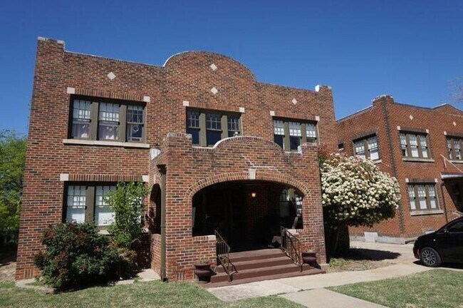 Building Photo - Large 1 Bed 1 Bath in Mesta Park Addition NW OKC, Close to Midtown, Uptown and Downtown