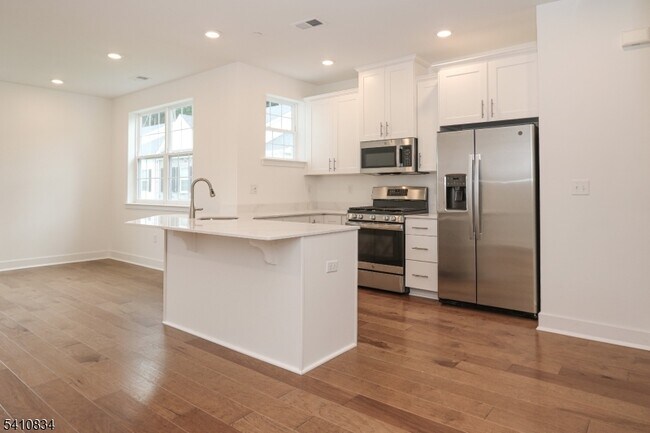 Photo - 71 Veterans Wy