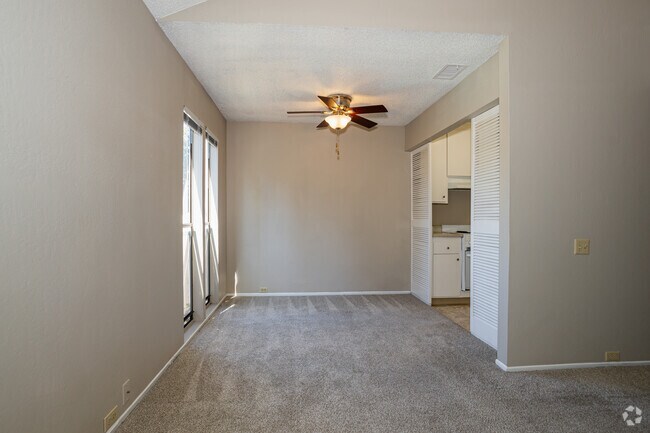 1BR, 1BA - 684SF