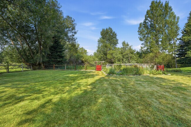 Photo - 71 E Hitching Post Rd