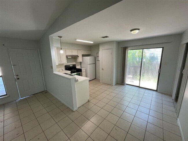 2001 Magnolia Dr