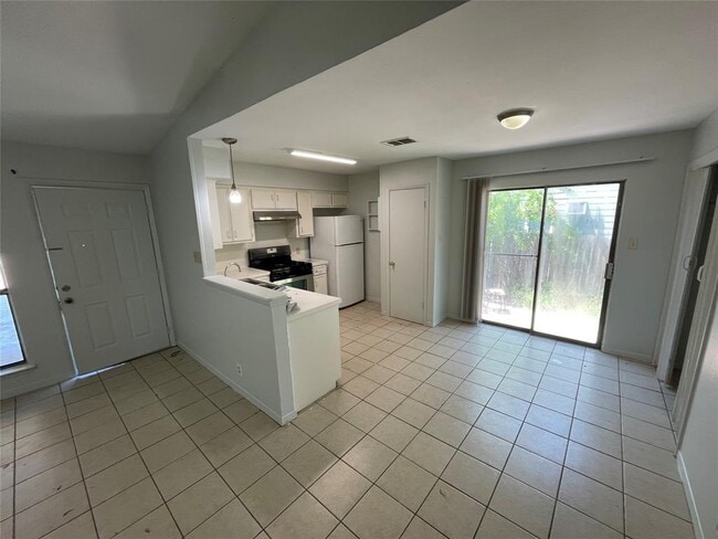 Photo - 2001 Magnolia Dr