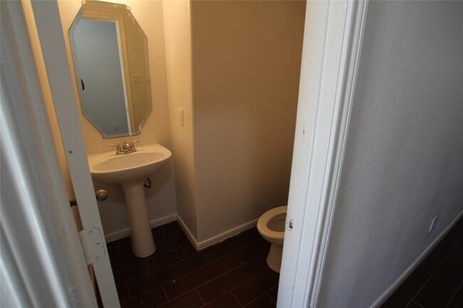 Photo - 814 Forest Thicket Ln