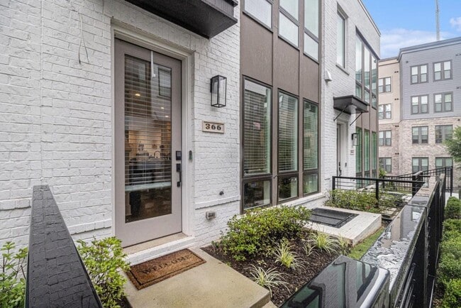 Photo - 366 Gibson St SE