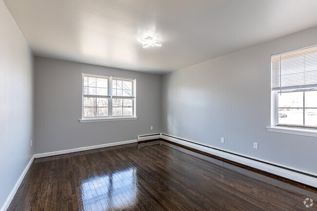 2BR, 1BA- Bedroom