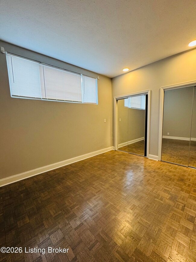 Building Photo - 153 Thierman Ln Unit 101