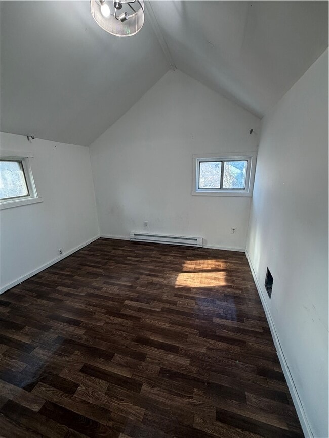 Photo - 752 S Main St