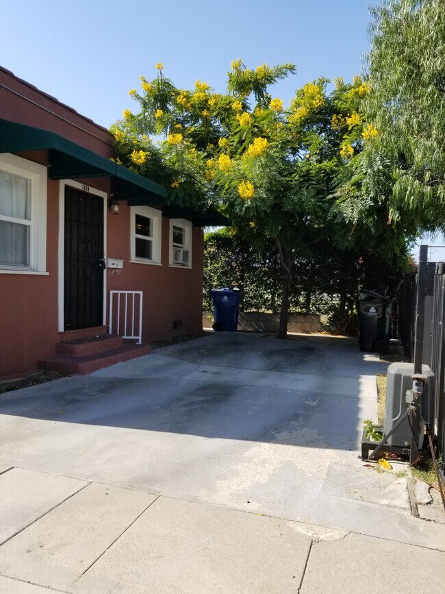 Front - 1639 S Catalina St