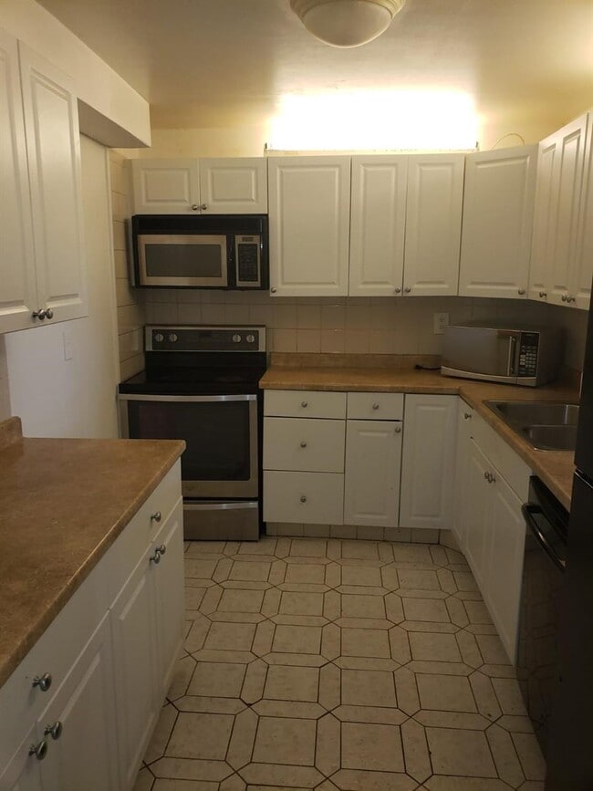 Building Photo - 4364 NW 9th Ave Rental