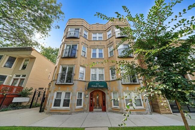 Building Photo - 3918 N Kedvale Ave Unit GS