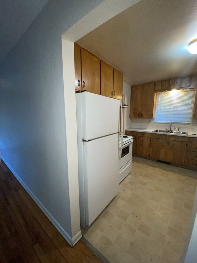 Photo - STUDENTS WELCOME! Campus West 5 Bed 2 Bath Ranch w/ Finished Basement