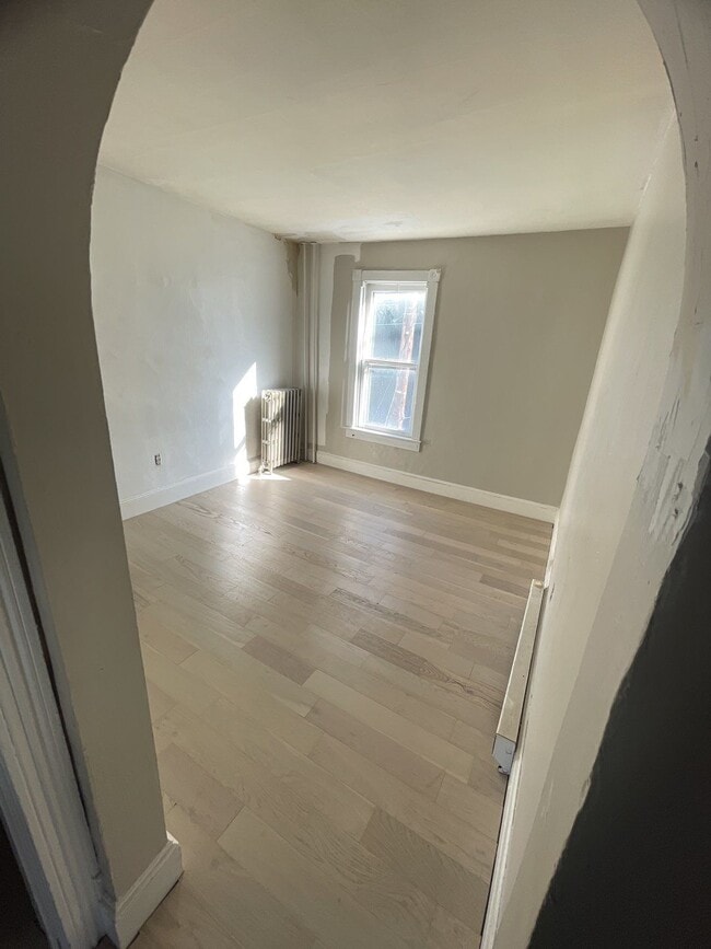 Photo - 582 Sunbury St