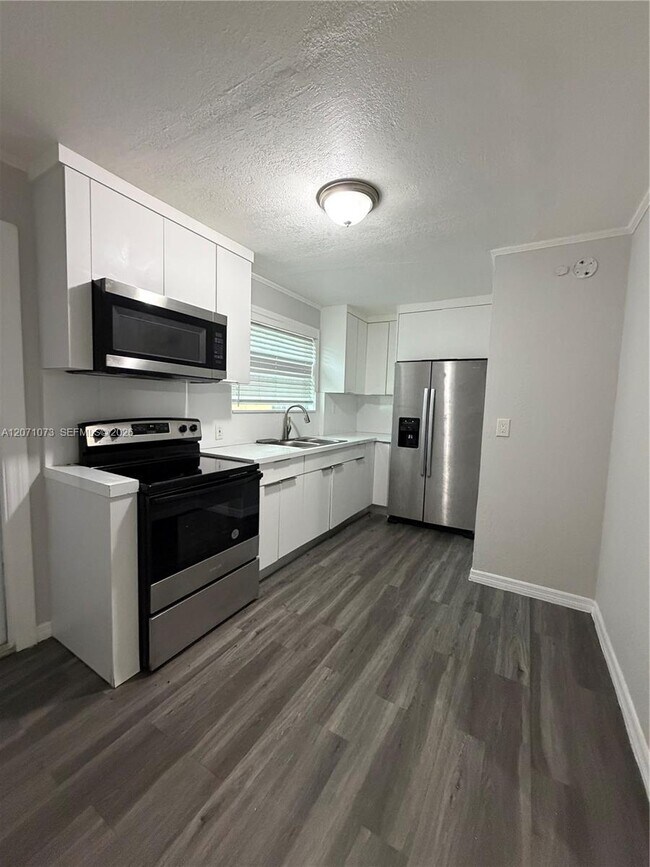 Photo - 706 S F St Unidad REAR