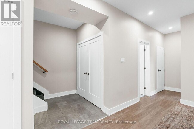 Photo - 423 Ravenhill Ave Unité D