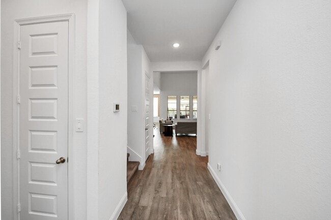 Photo - 606 Round Lake Dr