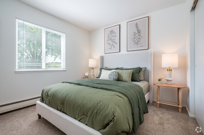 2BR, 1BA - 840SF - Bedroom