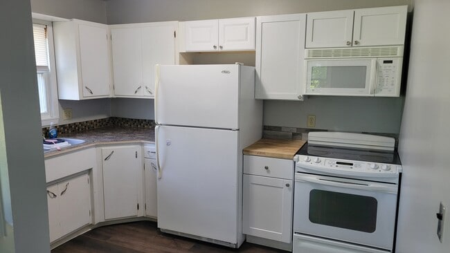 Kitchen - 5050 Dudley St