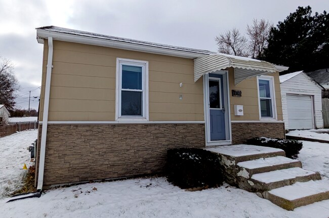 Building Photo - 1302 W Robinson St