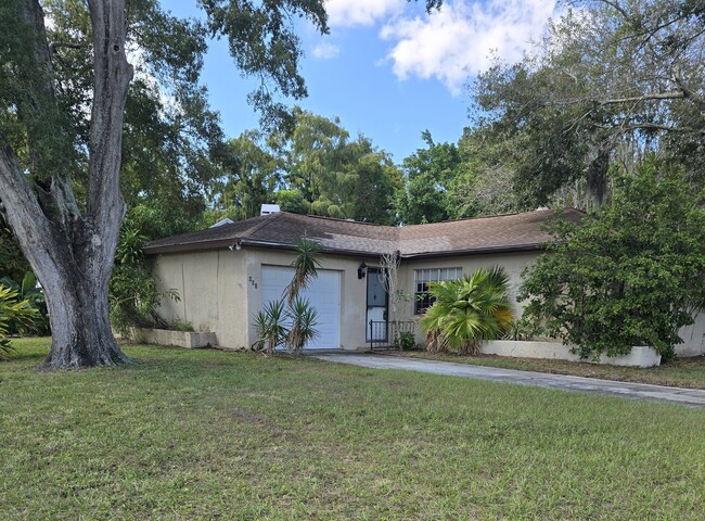 Building Photo - 809 Green Valley Rd