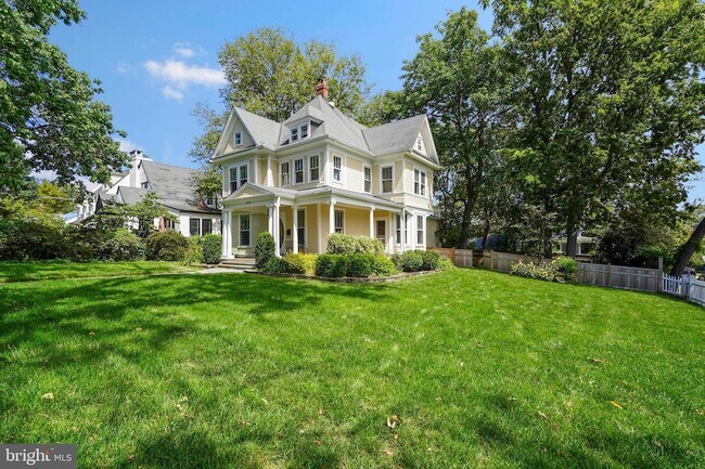 Photo - 1503 Russell Rd