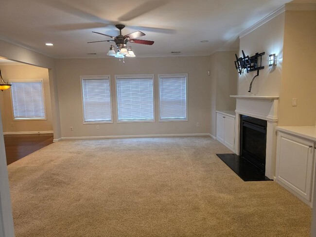 Photo - 2143 Somerset Pl SE