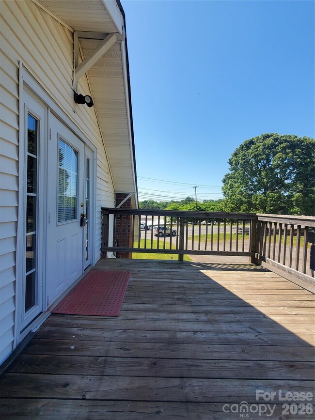 Photo - 1435 Davie Ave