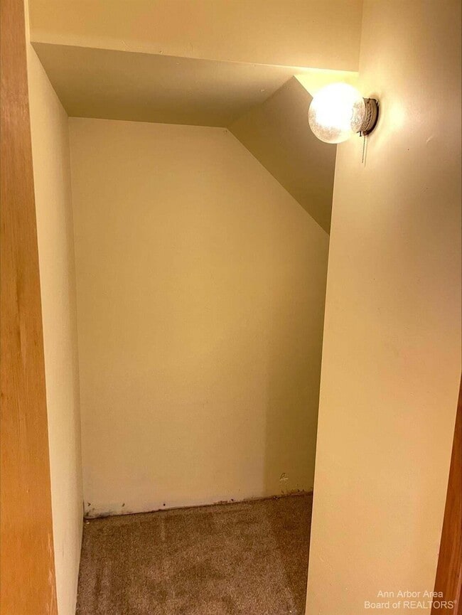 Photo - 116 W McKay St