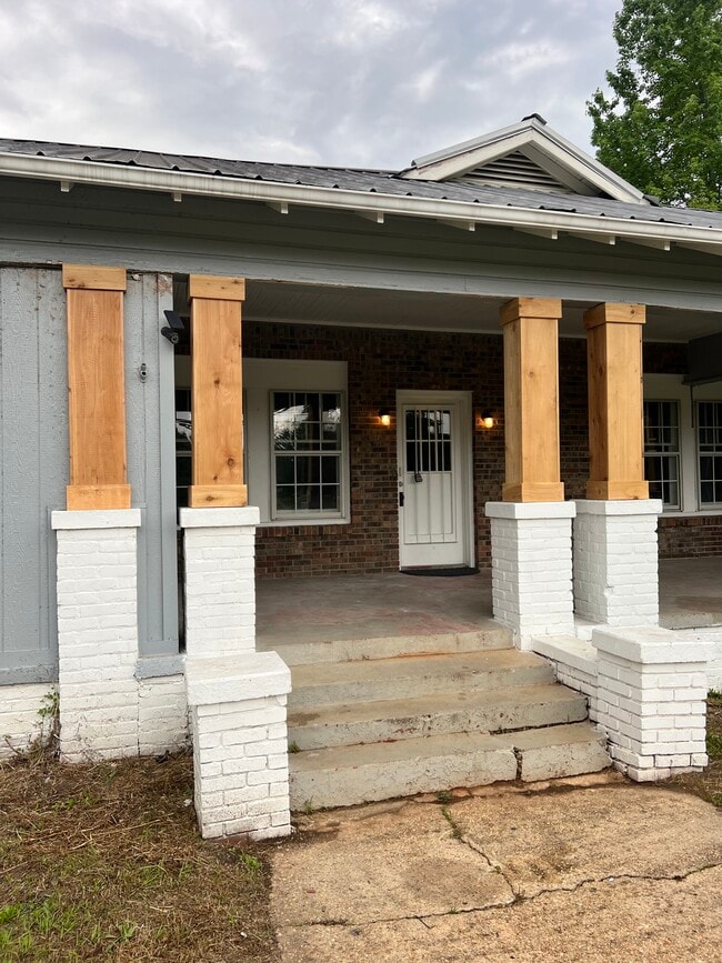 Building Photo - 732 Crescent Ridge Rd NE Rental