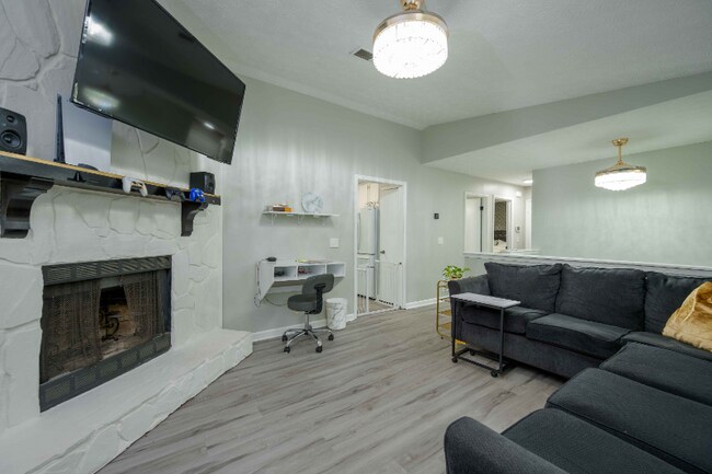 Photo - 4348 Bradley Dr SW