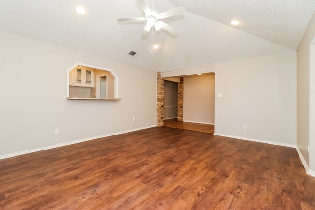 Photo - 4801 Applewood Rd