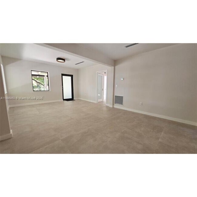 Photo - 424 NE 63rd St