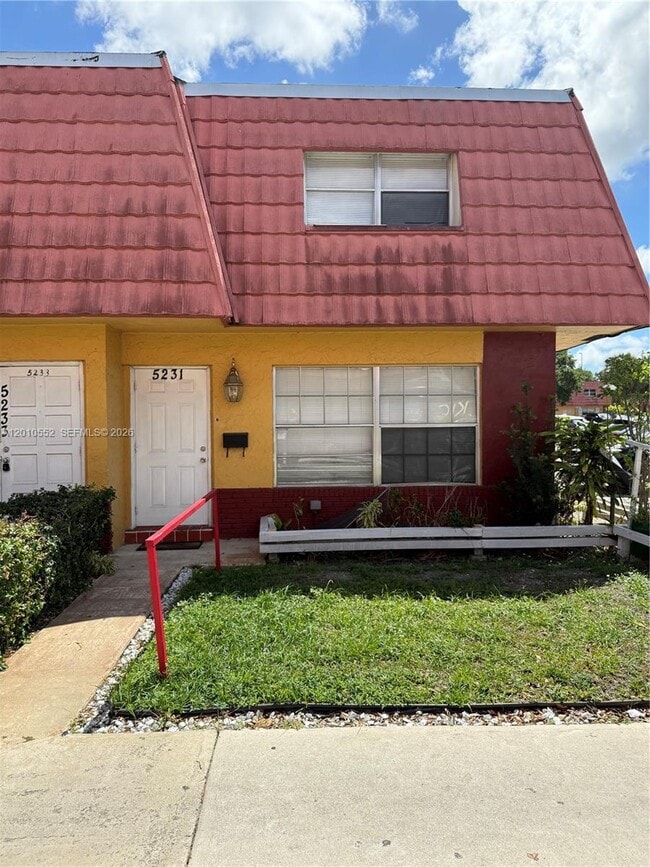 Building Photo - 5231 NW 27th St Unit 8A